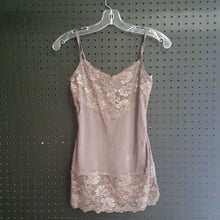 Load image into Gallery viewer, Lace tank top

