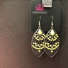 Load image into Gallery viewer, Dangle earrings w/jewels
