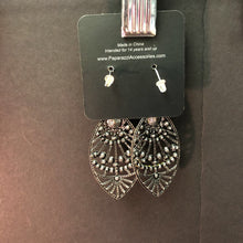 Load image into Gallery viewer, Dangle earrings w/jewels
