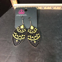 Load image into Gallery viewer, Dangle earrings w/jewels
