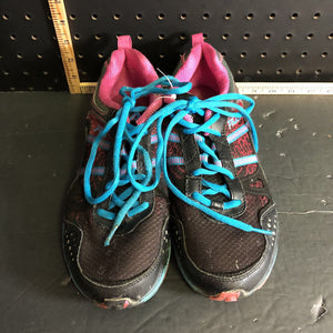 Girl's sneakers