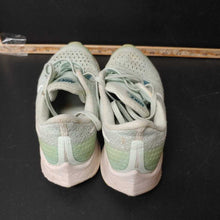 Load image into Gallery viewer, girls Zoom Pegasus 35 sneakers
