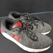 Load image into Gallery viewer, boy Charged Rogue Twist Running Sneakers
