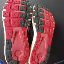 Load image into Gallery viewer, boy Charged Rogue Twist Running Sneakers

