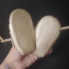 Load image into Gallery viewer, Girls slip on shoes
