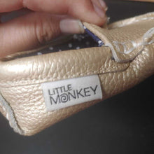 Load image into Gallery viewer, Girls slip on shoes
