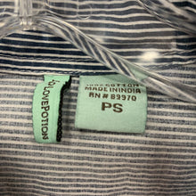 Load image into Gallery viewer, Striped button down shirt
