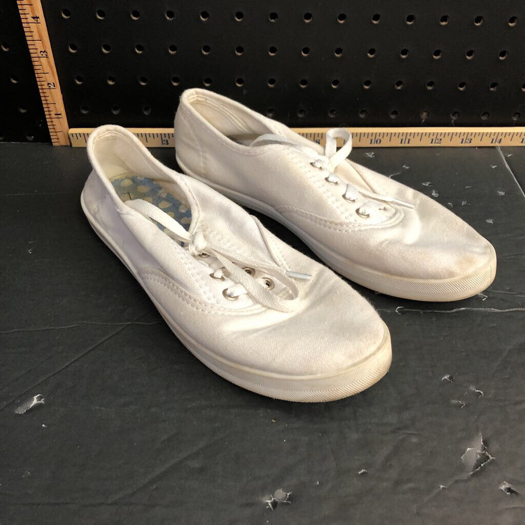 girls lace up sneakers