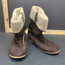 Load image into Gallery viewer, Girls suede zippered ankle boots

