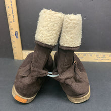 Load image into Gallery viewer, Girls suede zippered ankle boots
