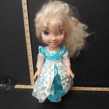 Load image into Gallery viewer, Snow Glow Elsa Singing Doll
