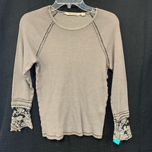 Load image into Gallery viewer, top w/lace wrists
