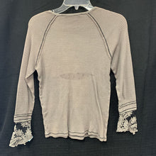 Load image into Gallery viewer, top w/lace wrists
