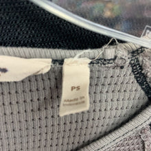 Load image into Gallery viewer, top w/lace wrists

