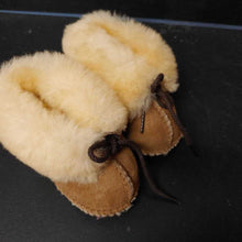 Load image into Gallery viewer, Girls Sheepskin ankle boots
