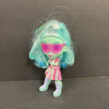Load image into Gallery viewer, SERIES 1 RARE SUPER NEILA HEART HANDS DOLL
