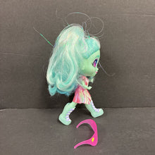 Load image into Gallery viewer, SERIES 1 RARE SUPER NEILA HEART HANDS DOLL
