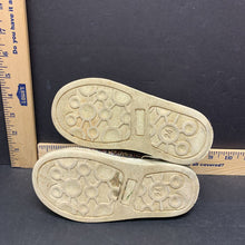 Load image into Gallery viewer, Girls Sparkle Glitter Lace Up Sneaker
