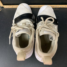 Load image into Gallery viewer, PG 2.5 &#39;Team Bank&#39; Basketball Sneakers
