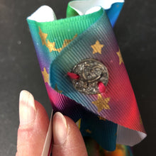 Load image into Gallery viewer, star print bow w/star
