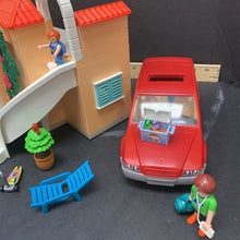 Load image into Gallery viewer, Family Fun Summer Villa&amp;Family Car

