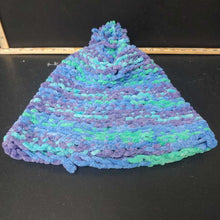 Load image into Gallery viewer, Girls crocheted winter hat
