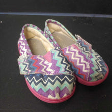 Load image into Gallery viewer, Girl Chevron velcro shoes

