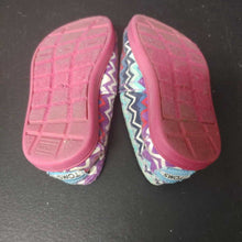 Load image into Gallery viewer, Girl Chevron velcro shoes
