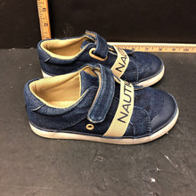Load image into Gallery viewer, Boys Velcro shoes
