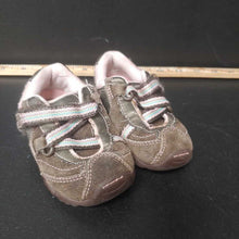 Load image into Gallery viewer, Girls velcro shoes
