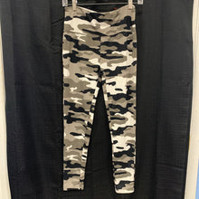 Load image into Gallery viewer, Camo pants
