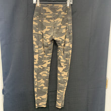 Load image into Gallery viewer, Camo pants

