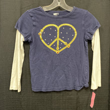 Load image into Gallery viewer, Zipper heart peace sign top
