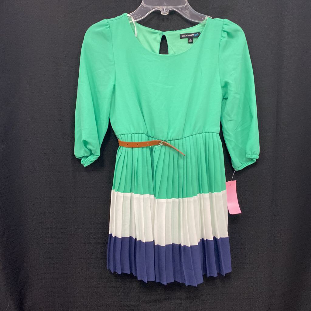 Pleated dress w/ belt