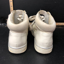 Load image into Gallery viewer, Girls bling tie up sneakers w/daisies
