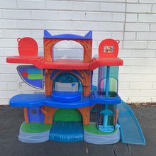 Load image into Gallery viewer, Deluxe Headquarters Playset w/slide
