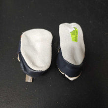 Load image into Gallery viewer, Boys crib shoes
