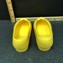 Load image into Gallery viewer, Rubber dress shoes for 24" doll
