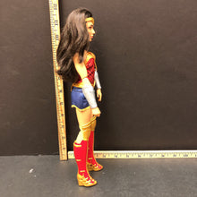 Load image into Gallery viewer, Wonder Woman figure
