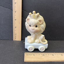 Load image into Gallery viewer, Vintage 1985 Birthday Train Series"This Day Is Something To Roar About" Five Year Old Lion figurine #15989
