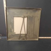 Load image into Gallery viewer, Metal desgined picture frame
