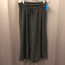 Load image into Gallery viewer, wide legged capri pants
