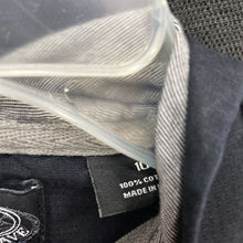 Load image into Gallery viewer, Hooded button down shirt
