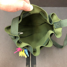 Load image into Gallery viewer, Handbag w/fringe
