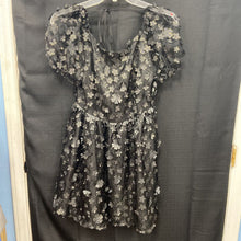 Load image into Gallery viewer, Tulle flower dress w/ cut-out back (new)
