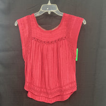 Load image into Gallery viewer, Top w/lace accents
