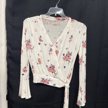 Load image into Gallery viewer, Floral wrap top
