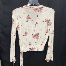 Load image into Gallery viewer, Floral wrap top
