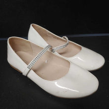 Load image into Gallery viewer, Girls dress shoes w/bling straps
