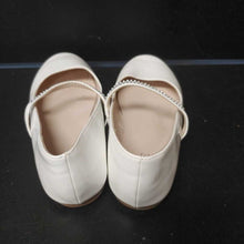Load image into Gallery viewer, Girls dress shoes w/bling straps
